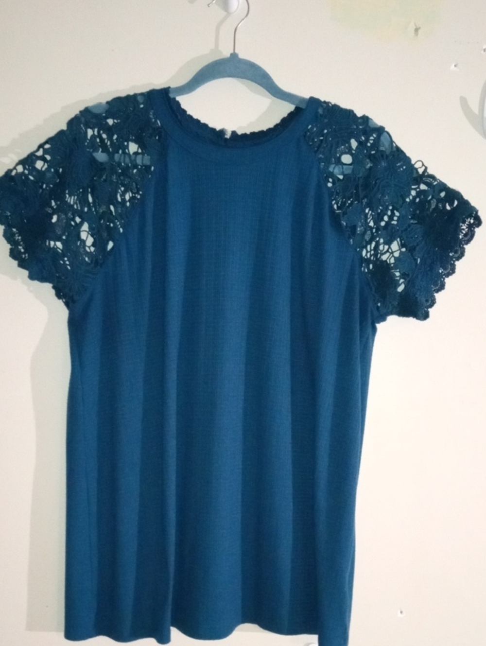 Torrid Crochet Lace Shoulder Short Sleeve Top in Teal Size Torrid 1